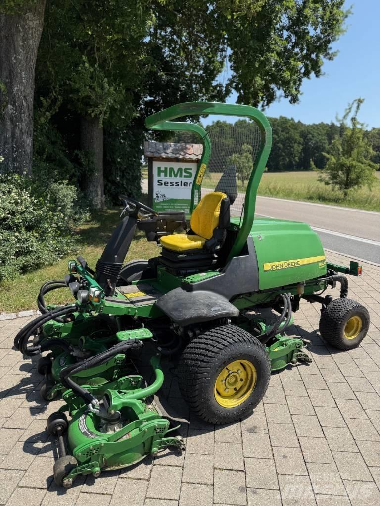 John Deere 8800 ركوب الحشائش