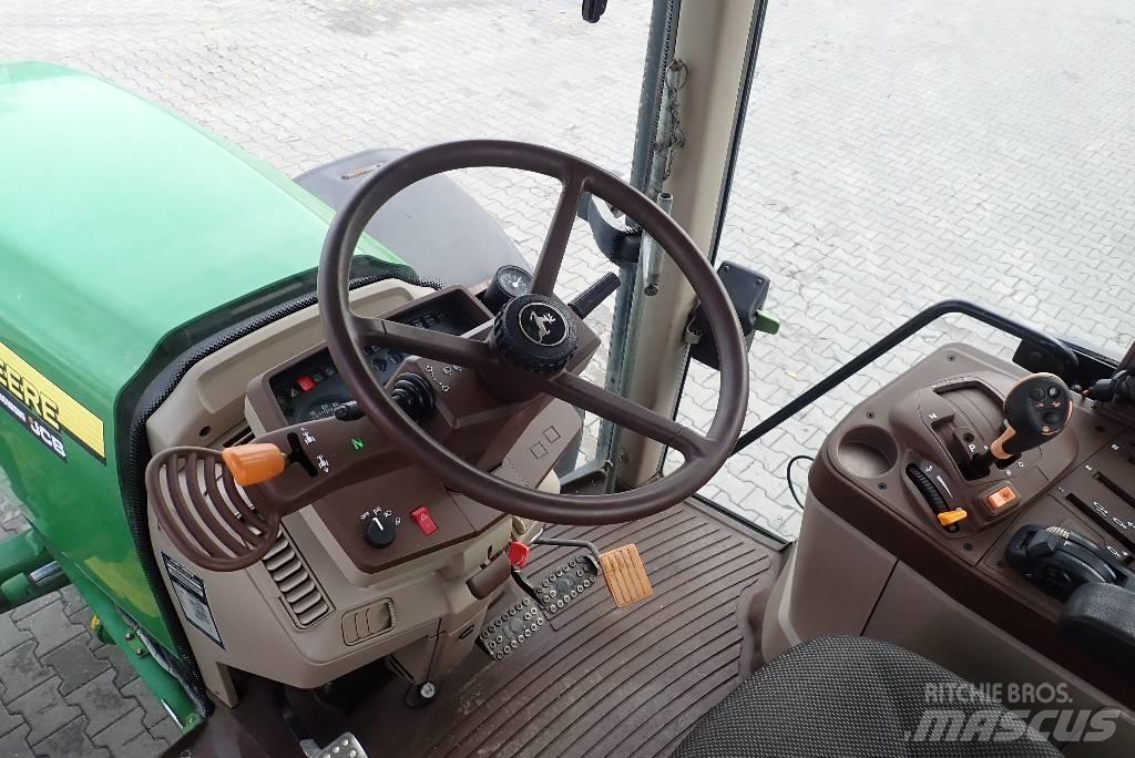 John Deere 6820 الجرارات