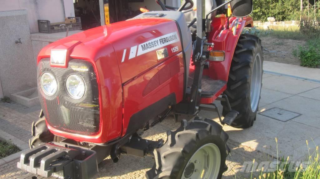 Massey Ferguson 1529 الجرارات