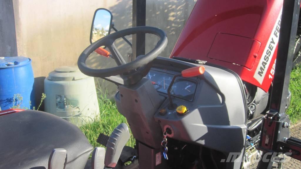 Massey Ferguson 1529 الجرارات