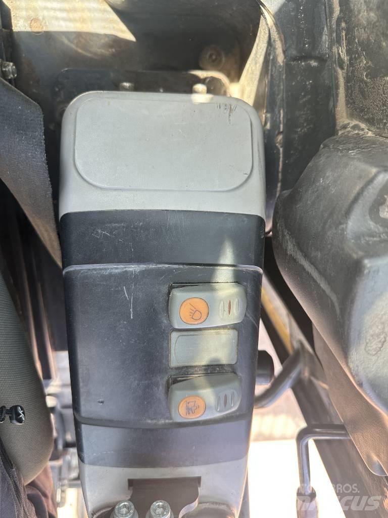 Komatsu PC 26 MR-3 حفارات صغيرة أقل من 7 طن (حفارات صغيرة)