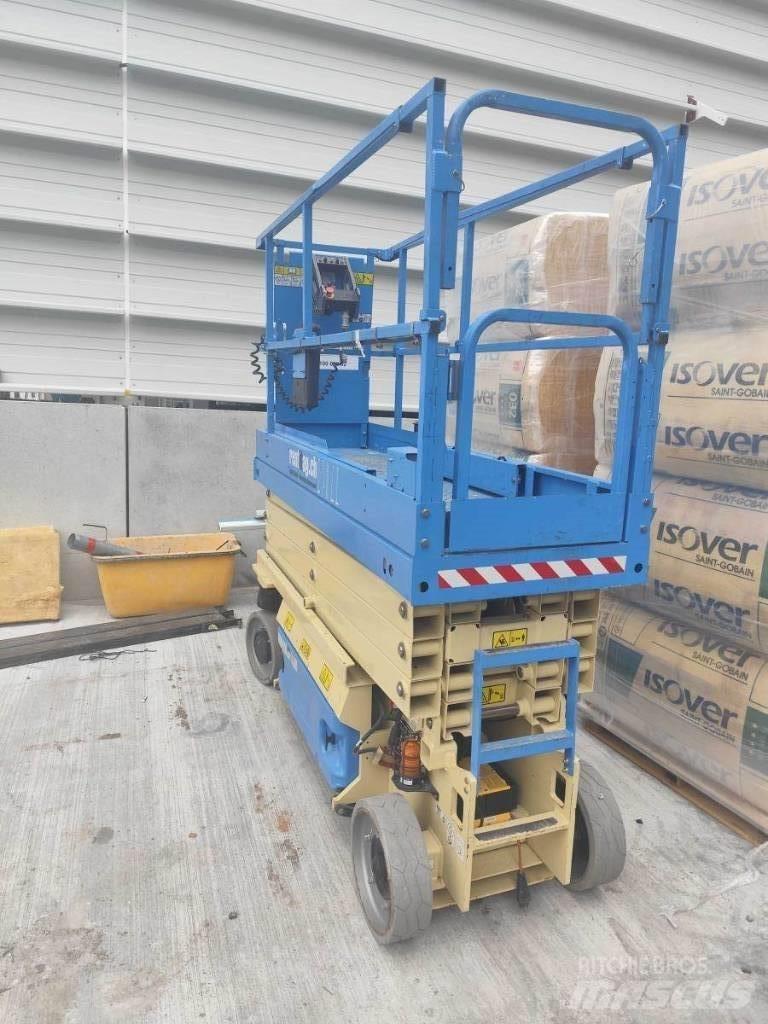 JLG 2632 ES رافعات مقصية الشكل