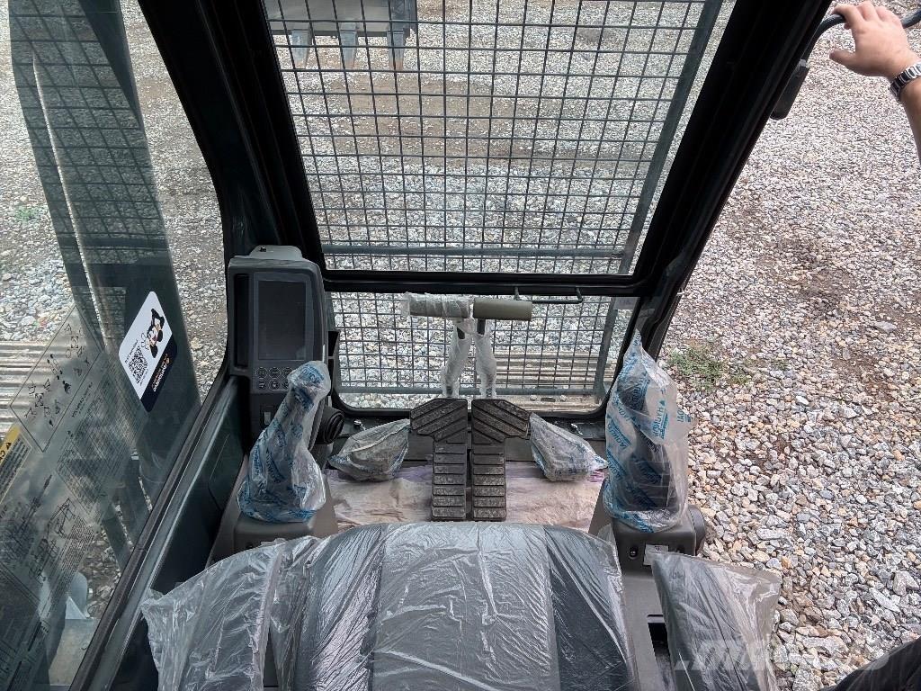 Hyundai Robex 220 LS حفارات زحافة