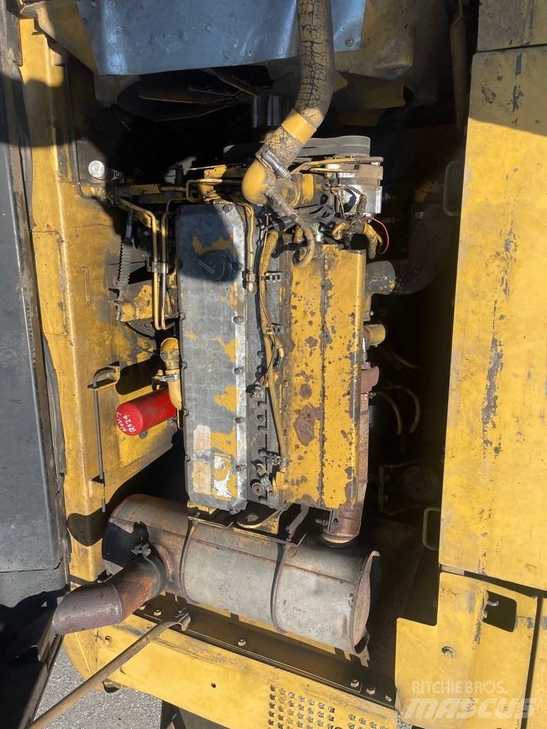 CAT 325 B L حفارات زحافة