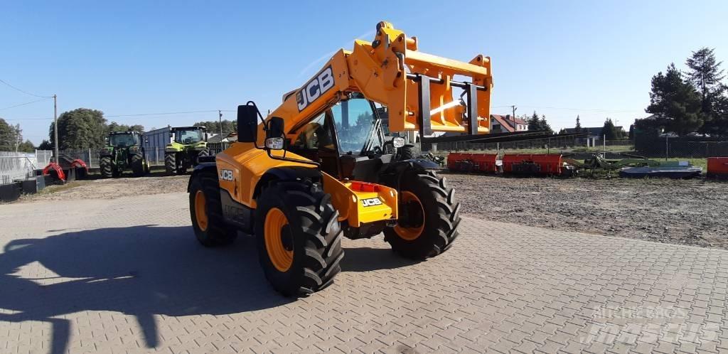 JCB 531-70 مناولات متداخلة