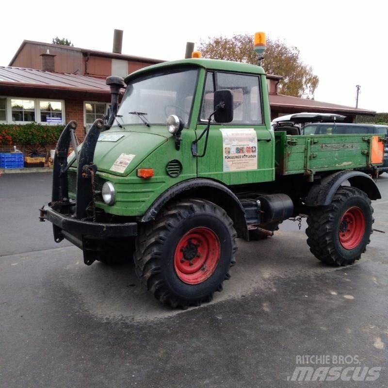 Mercedes-Benz U421 الجرارات