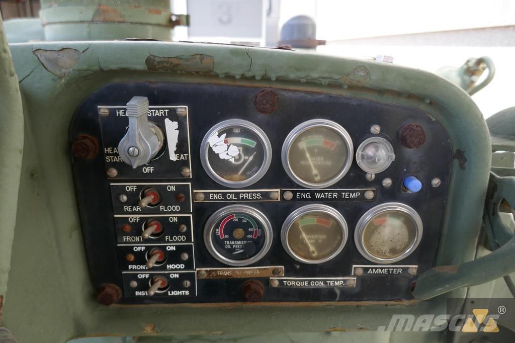 CAT D7F Ex-army بلدوزرات مجنزرة