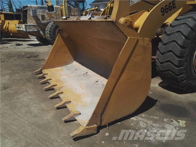 CAT 966 E لوادر بعجل
