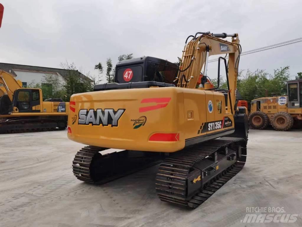 Sany SY 135 C حفارات زحافة