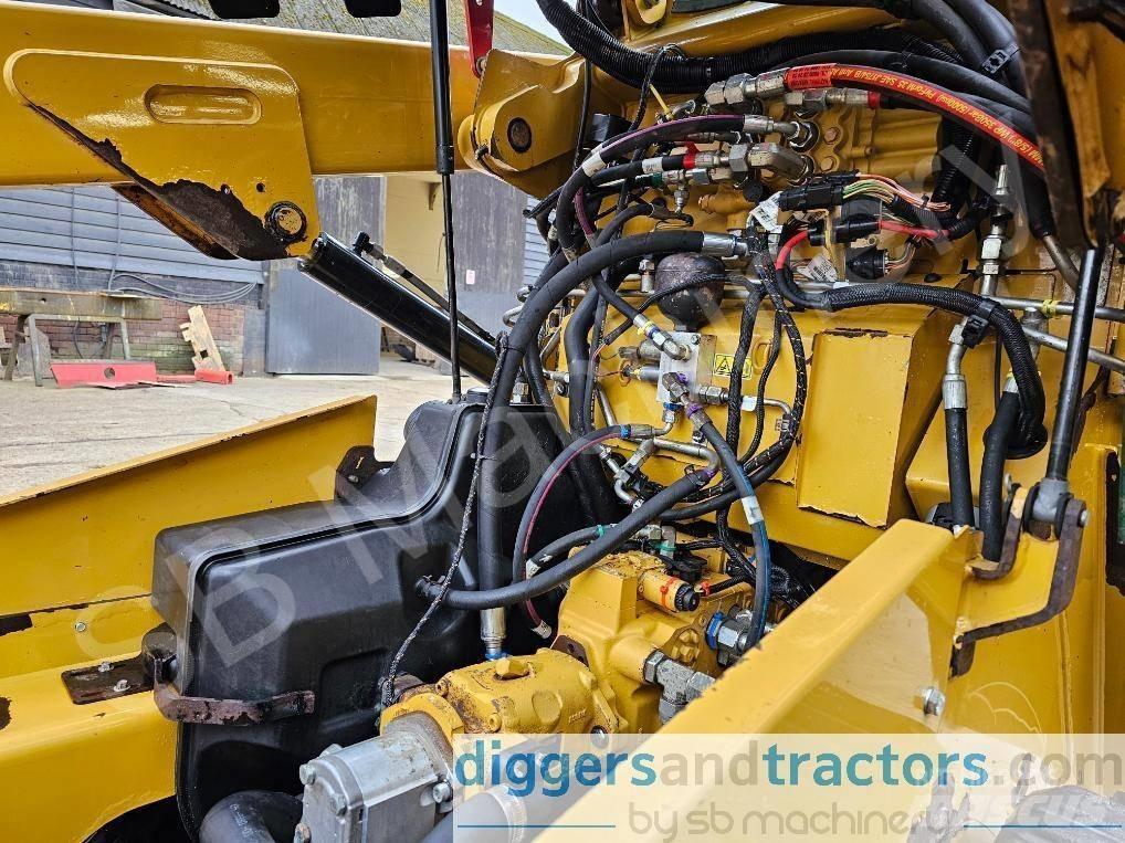 CAT 257 D لوادر انزلاقية التوجيه