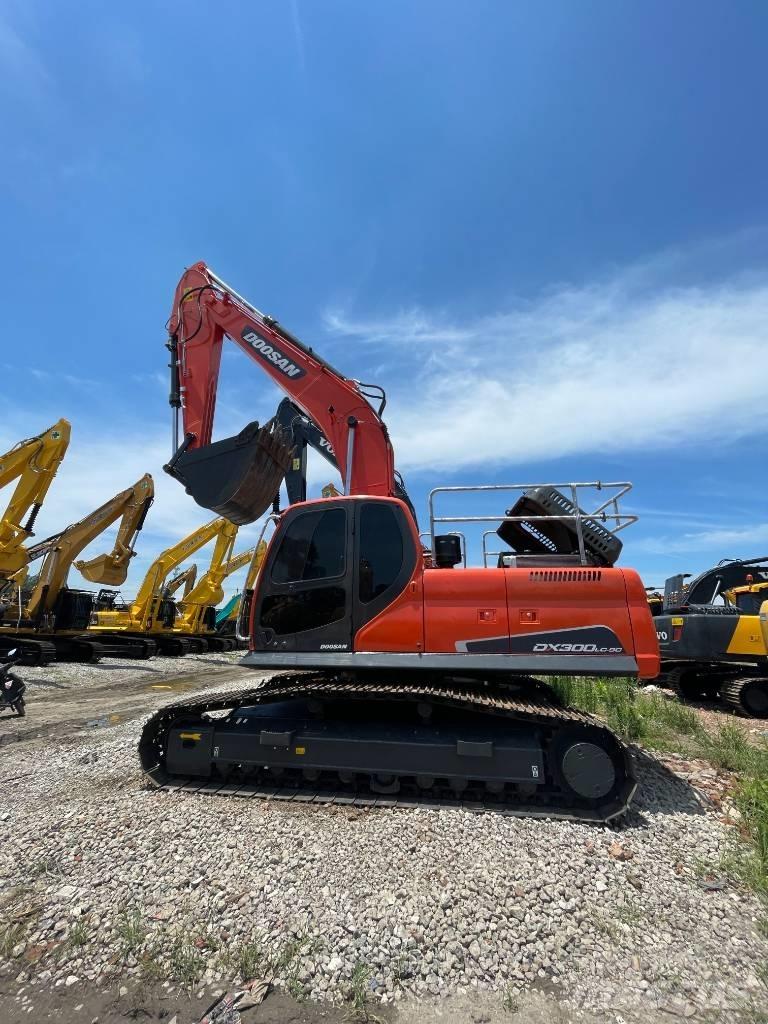 Doosan DX 300 LC حفارات زحافة