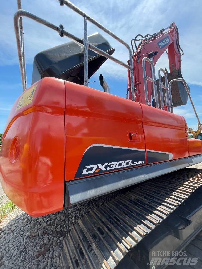 Doosan DX 300 LC حفارات زحافة