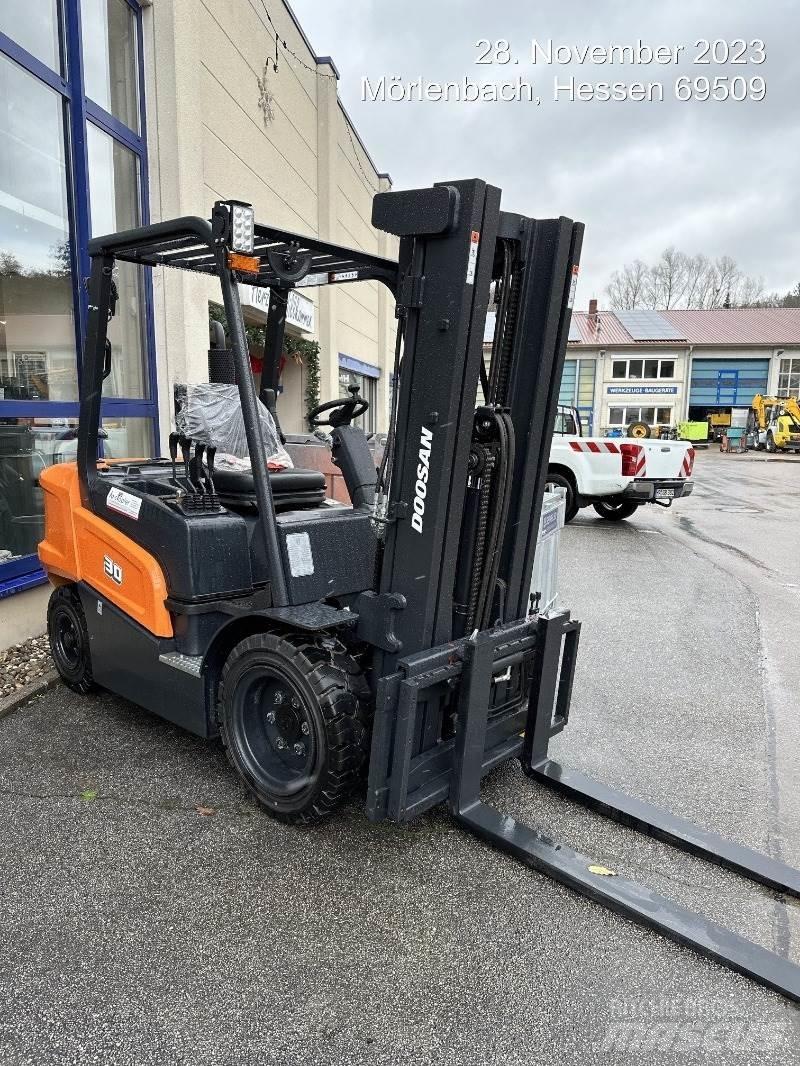 Doosan D30NXS شاحنات الديزل