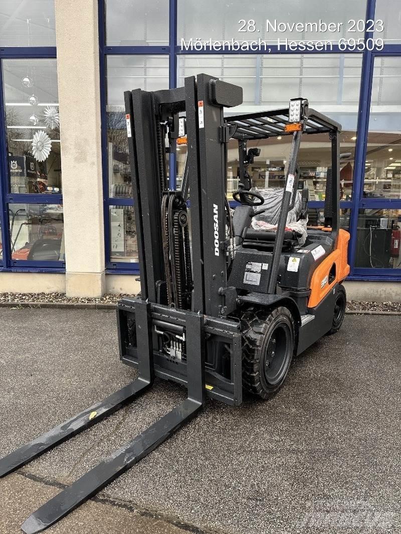 Doosan D30NXS شاحنات الديزل