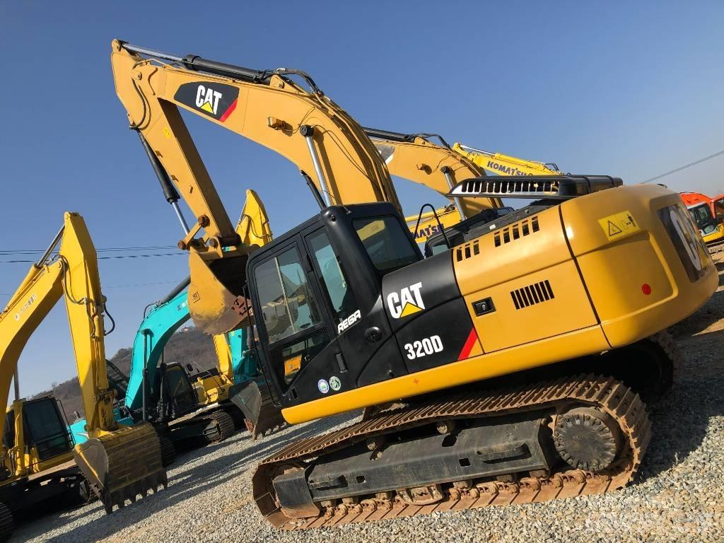 CAT 320 D حفارات زحافة