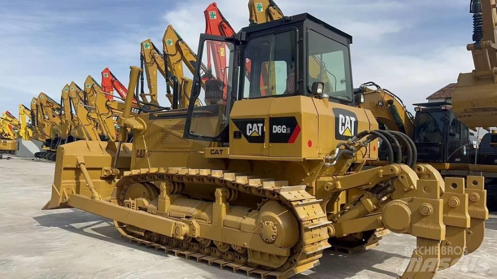 CAT D 6 G LGP II بلدوزرات مجنزرة