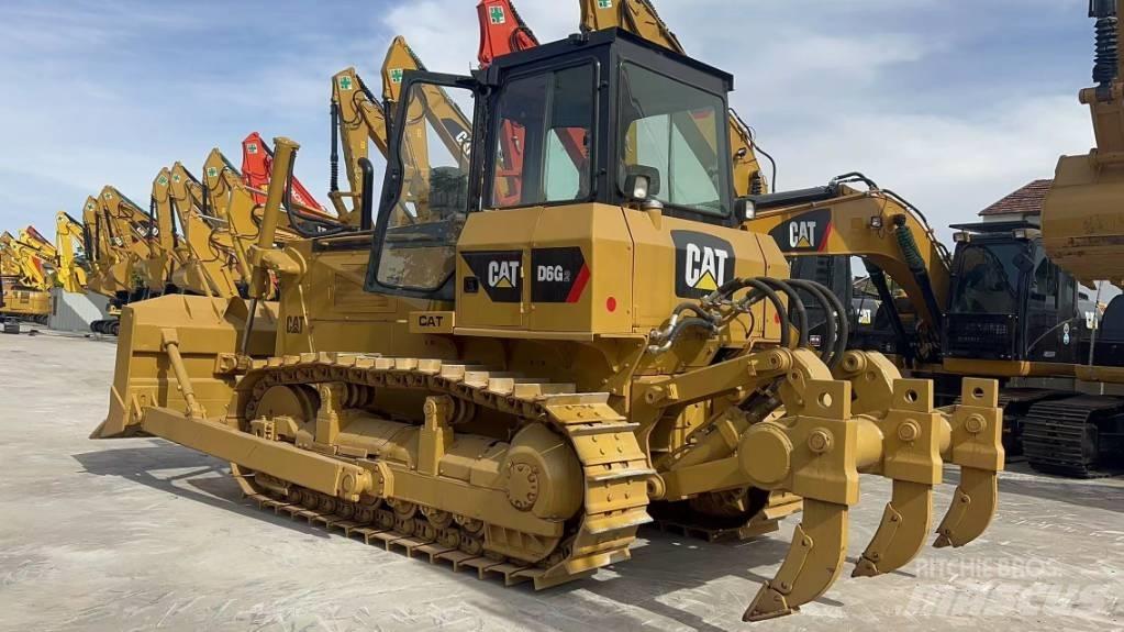 CAT D 6 G LGP II بلدوزرات مجنزرة