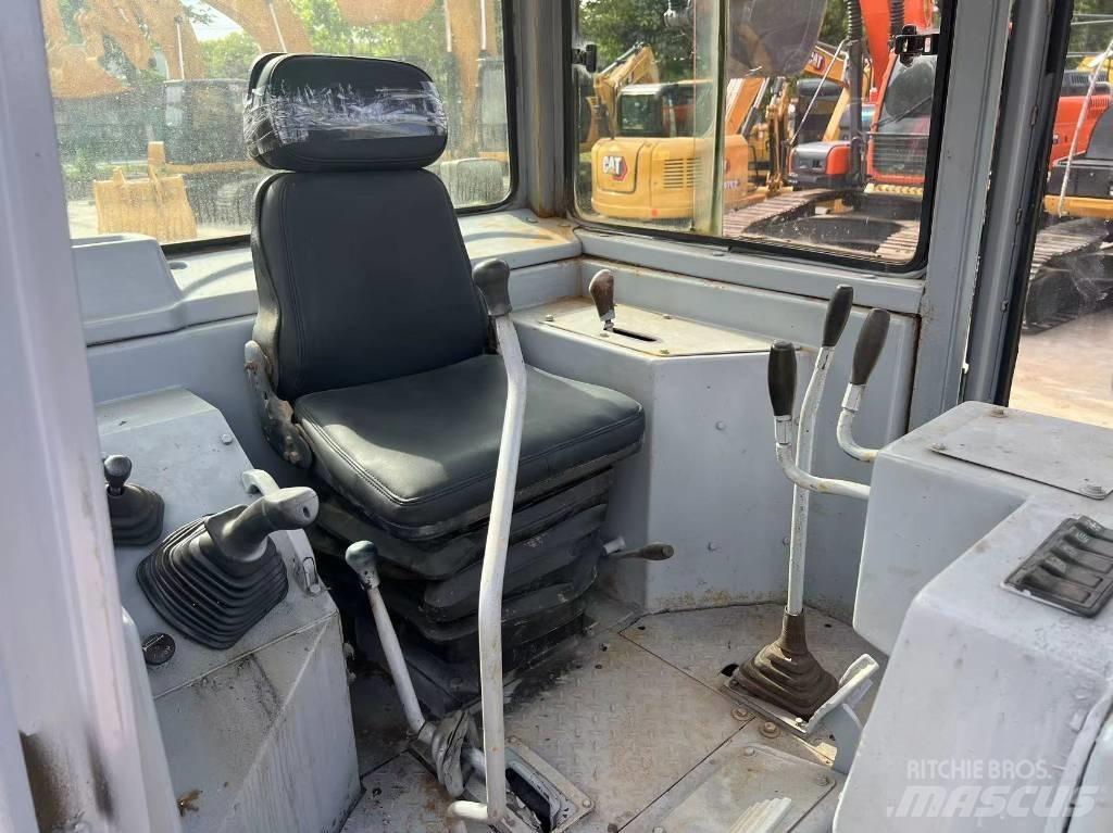 CAT D 6 G LGP II بلدوزرات مجنزرة