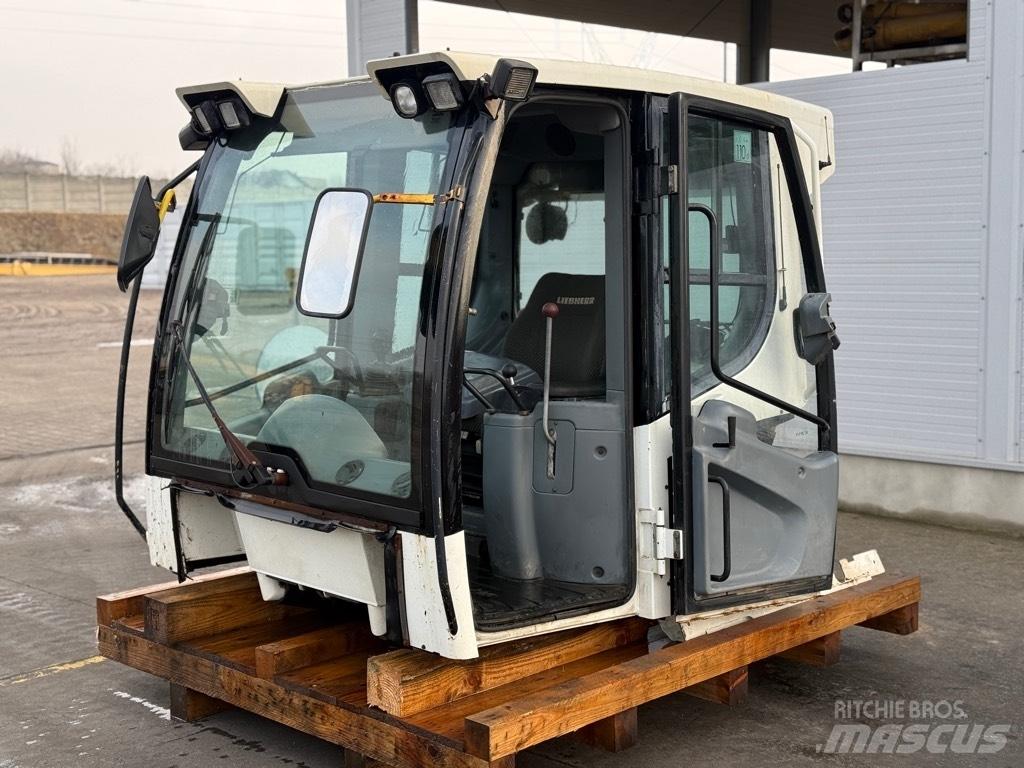Liebherr LR 634 CAB كابينة والداخلية
