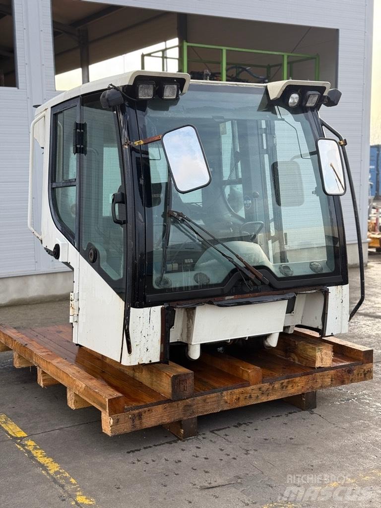 Liebherr LR 634 CAB كابينة والداخلية