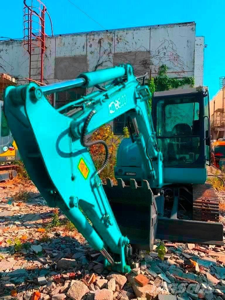 Kobelco SK 60 حفارات زحافة