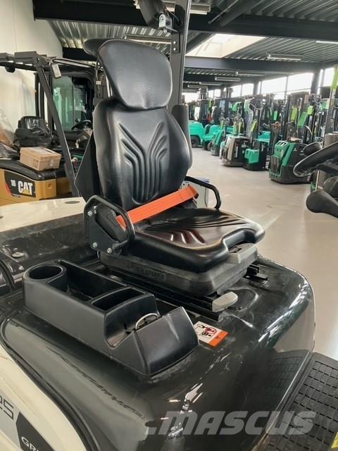 Mitsubishi FD25N3 شاحنات الديزل