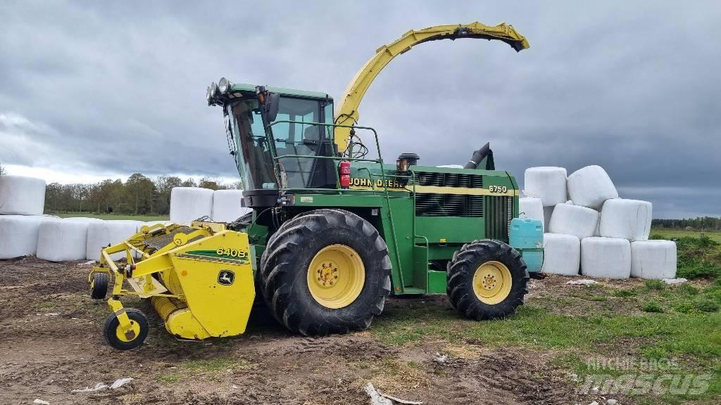 John Deere 6750 حصادات الأعلاف