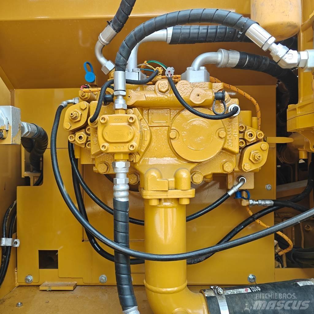 CAT 325 D L حفارات زحافة