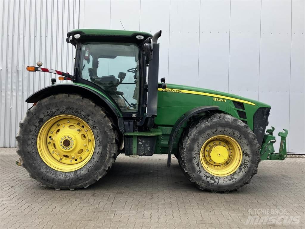 John Deere 8320R الجرارات