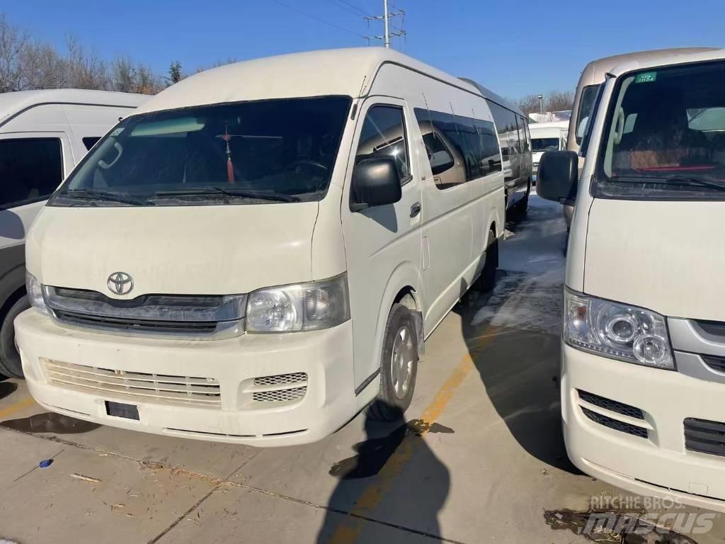 Toyota Hiace حافلة داخل المدينة