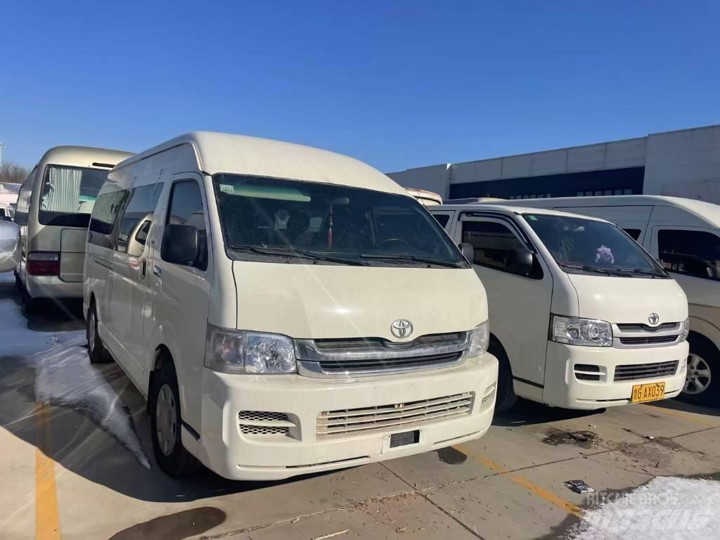 Toyota Hiace حافلة داخل المدينة