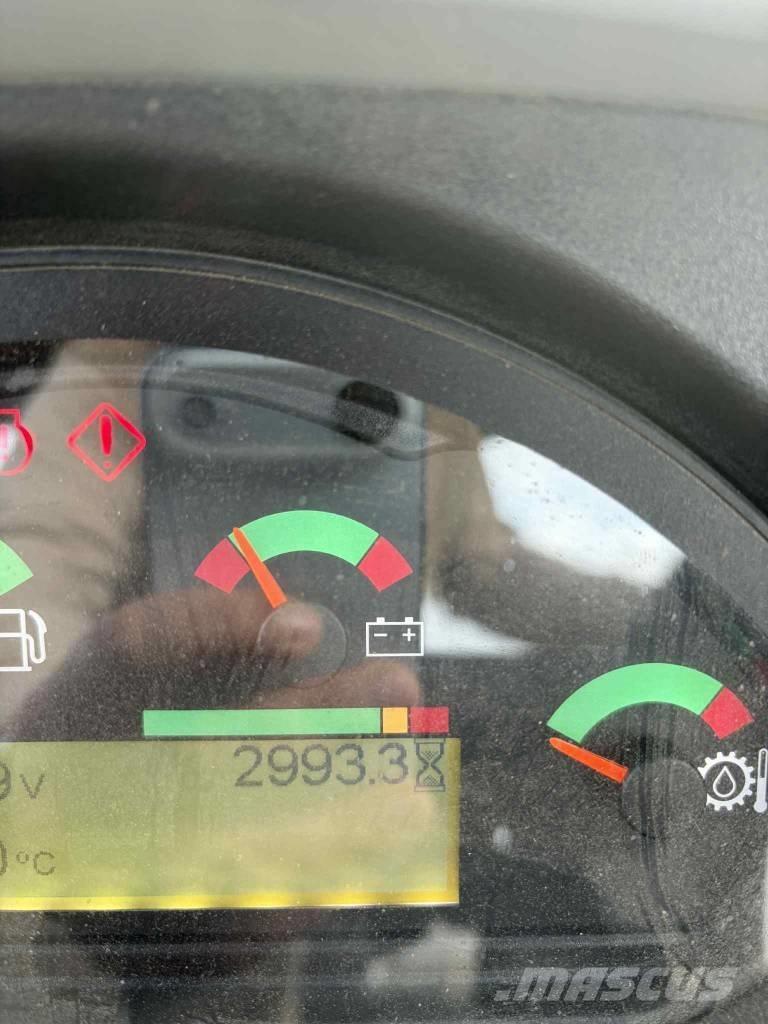 CAT 427 F 2 لوادر ذات جرافات عكسية