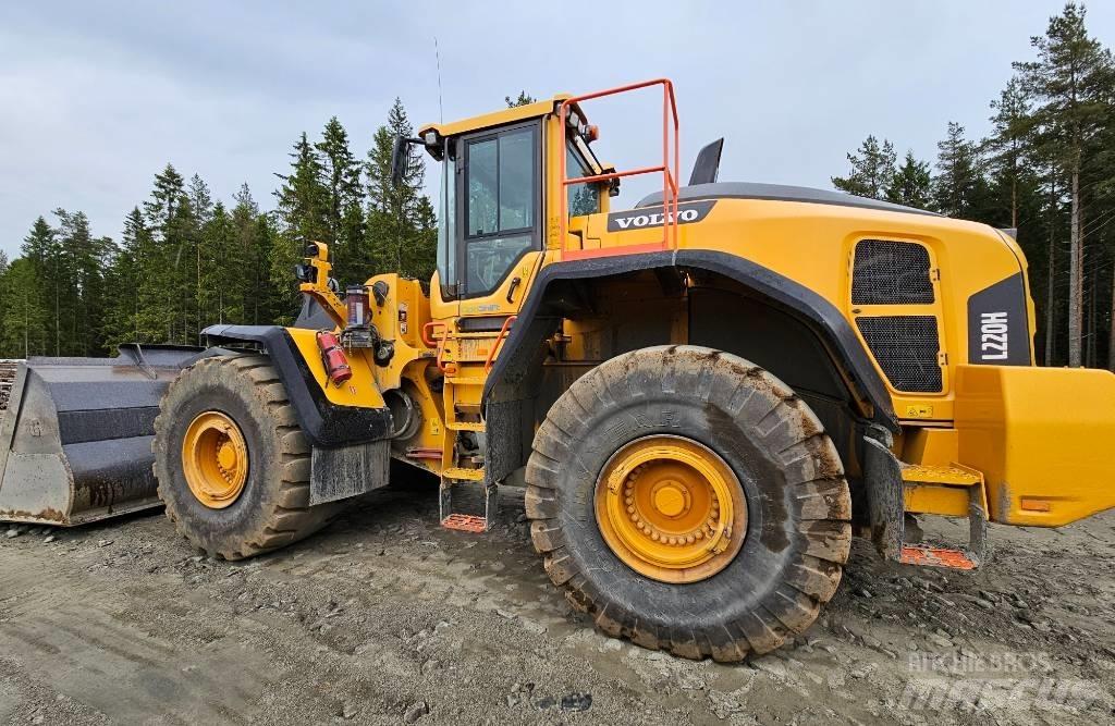 Volvo L 220 H لوادر بعجل