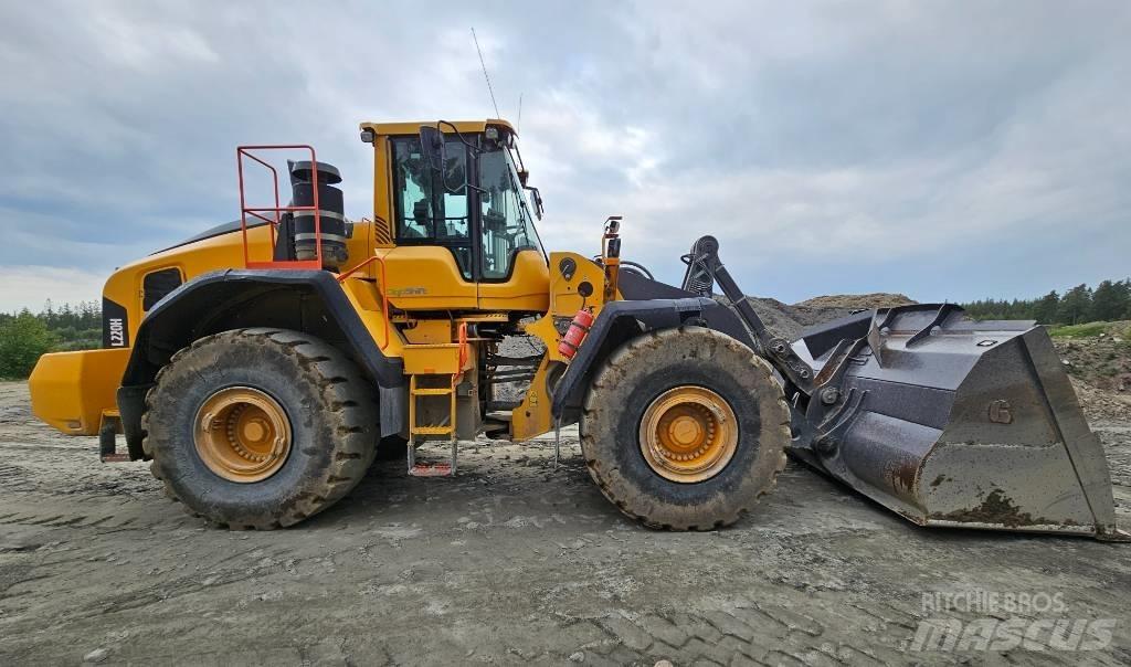Volvo L 220 H لوادر بعجل