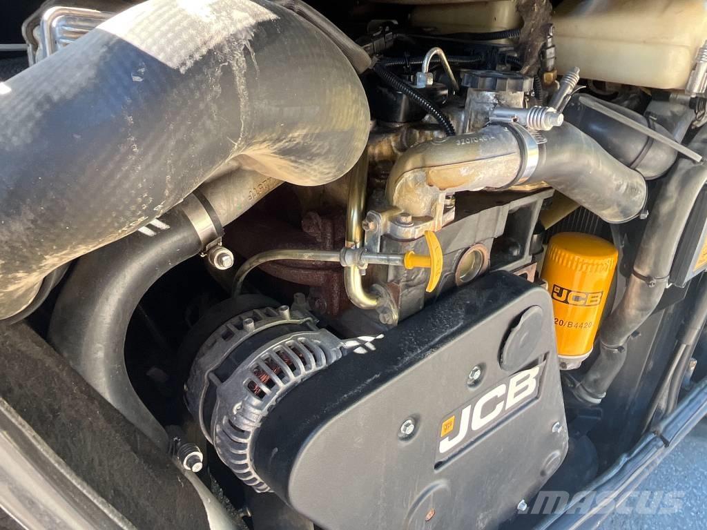 JCB 110 W Hydradig حفارات بعجل