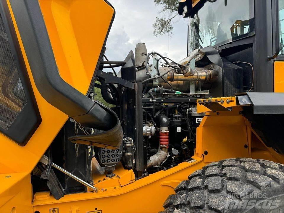 JCB 437 ZX لوادر بعجل