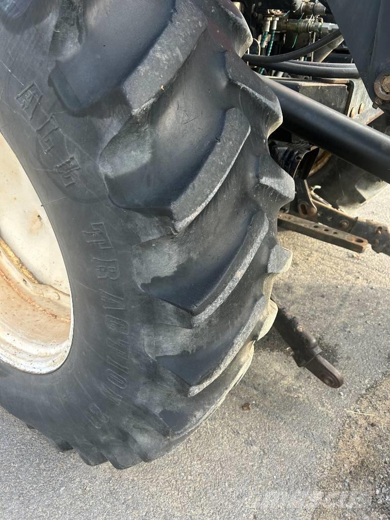 New Holland TV 140 الجرارات