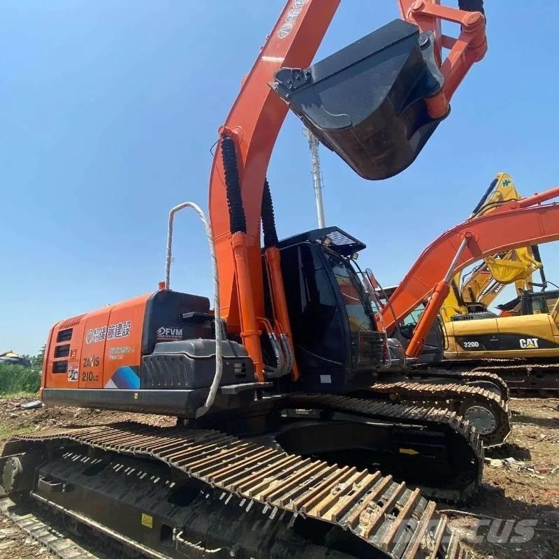Hitachi ZX 210 حفارات زحافة