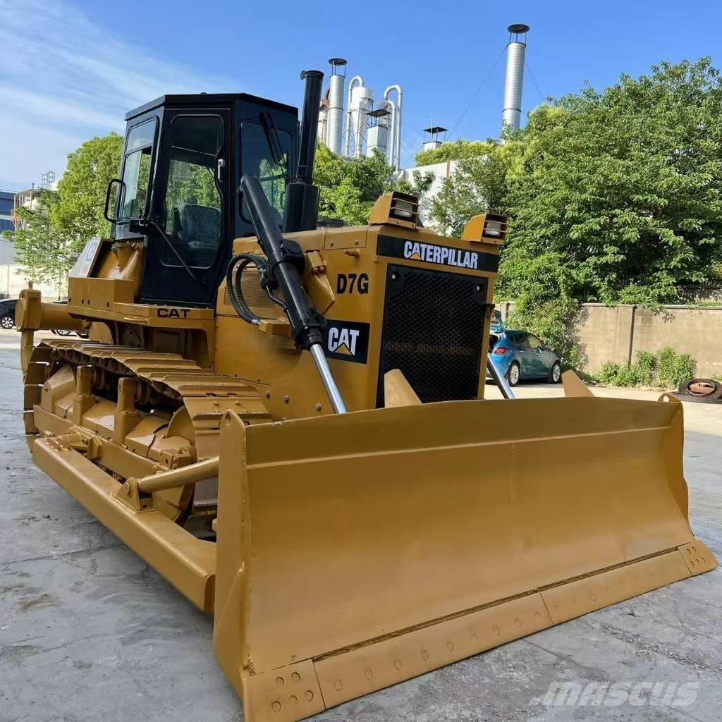 CAT D 7 G بلدوزرات مجنزرة