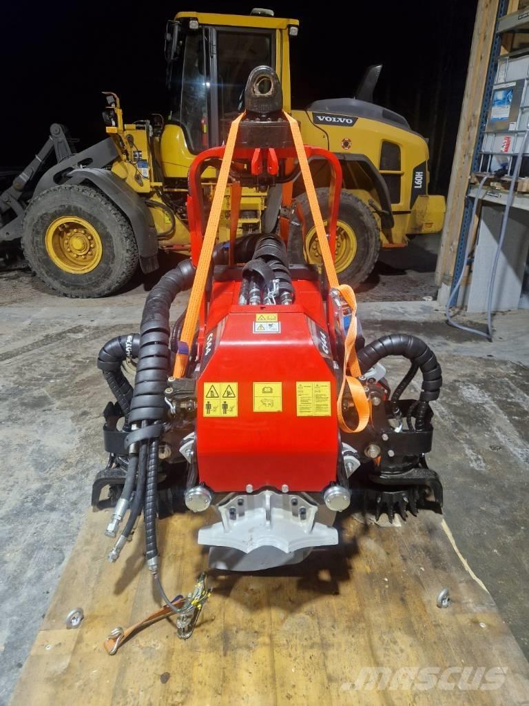 Komatsu C 144 رؤوس حصادات