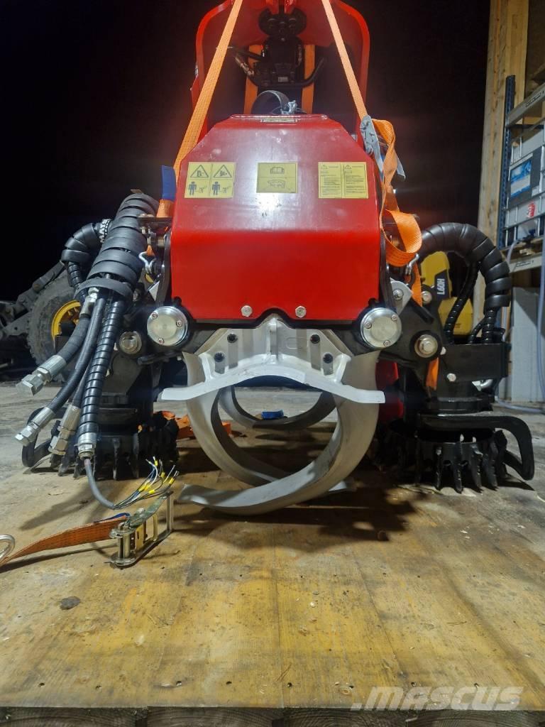 Komatsu C 144 رؤوس حصادات