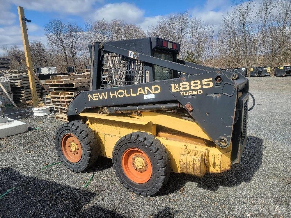 New Holland LX 885 لوادر انزلاقية التوجيه