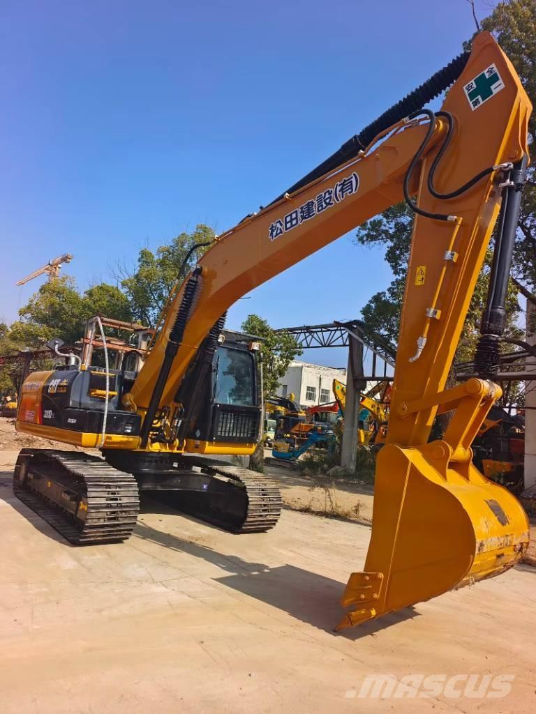 CAT 320 D2L حفارات زحافة