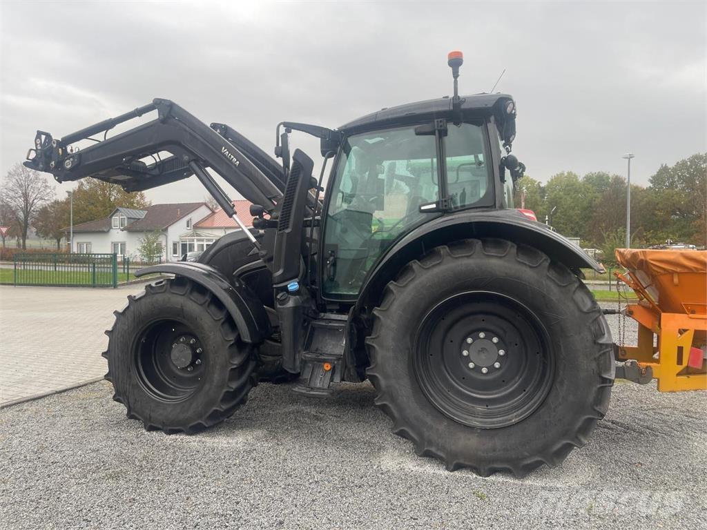 Valtra N 175 الجرارات