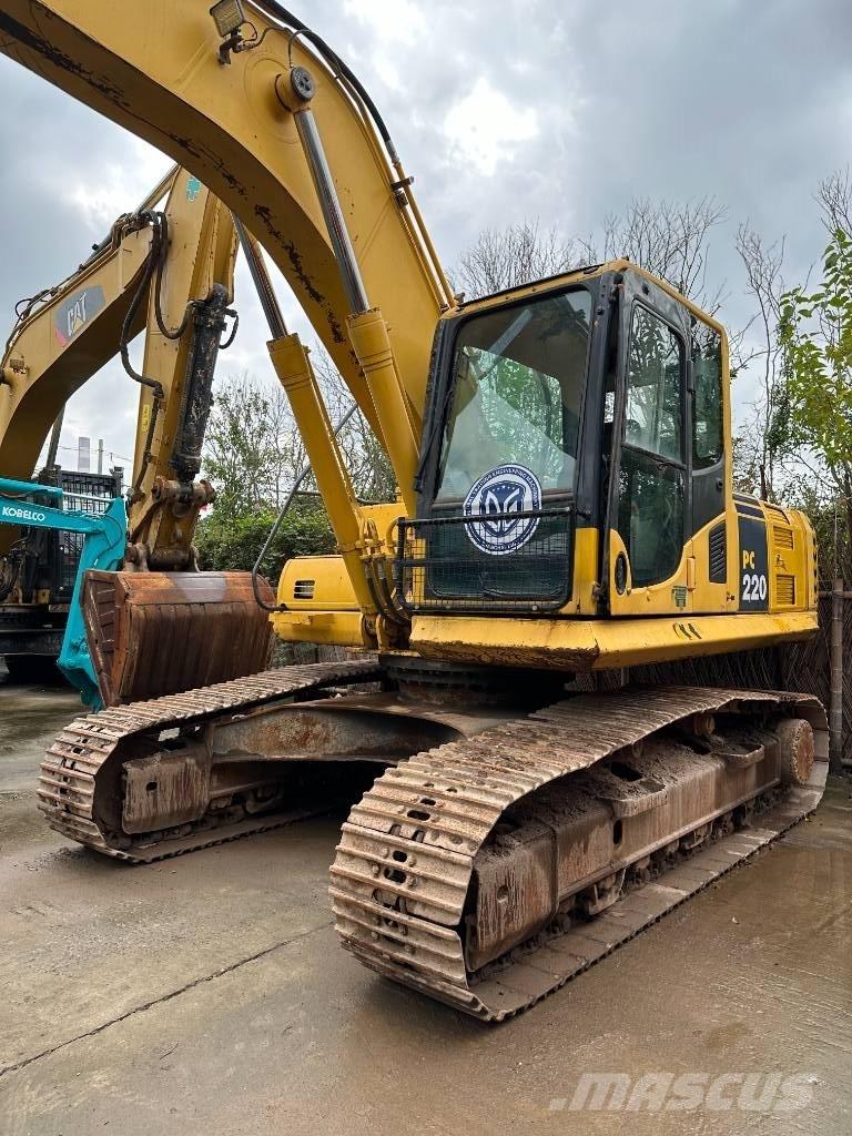 Komatsu PC 220-8 حفارات زحافة