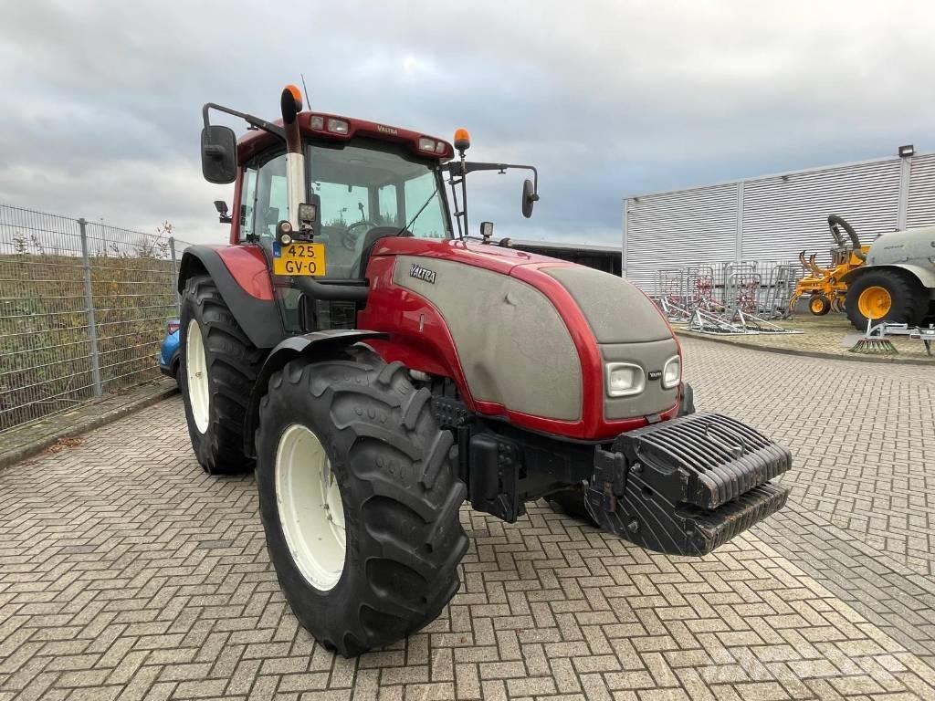 Valtra T120 tractor الجرارات