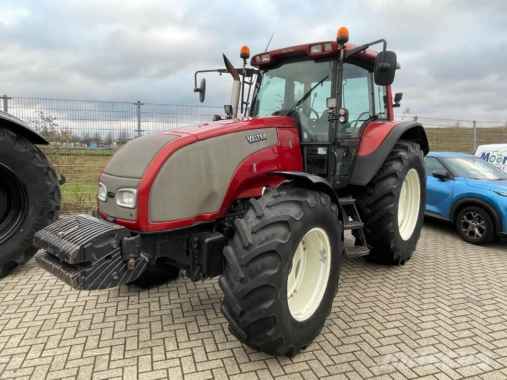Valtra T120 tractor الجرارات