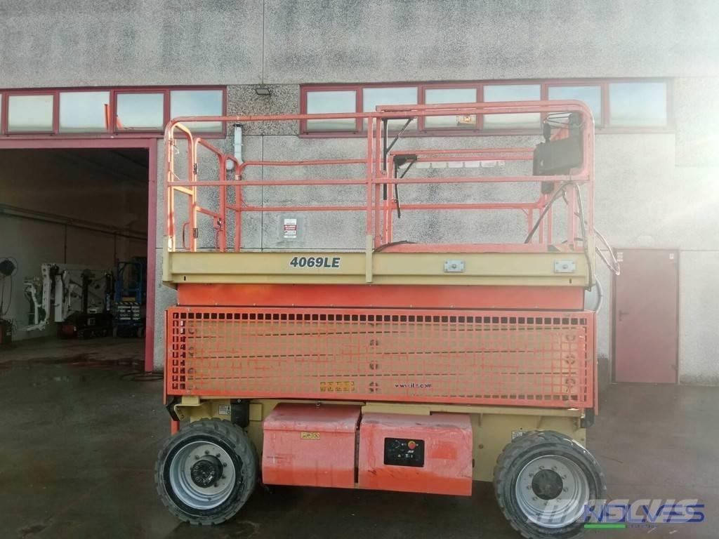 JLG 4069LE رافعات مقصية الشكل