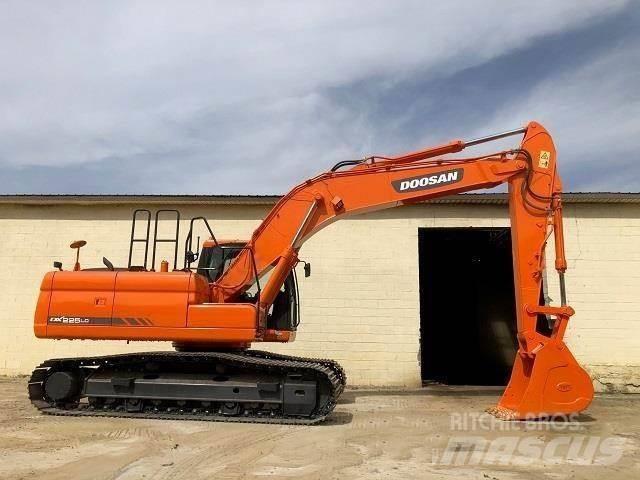 Doosan dx225 حفارات زحافة