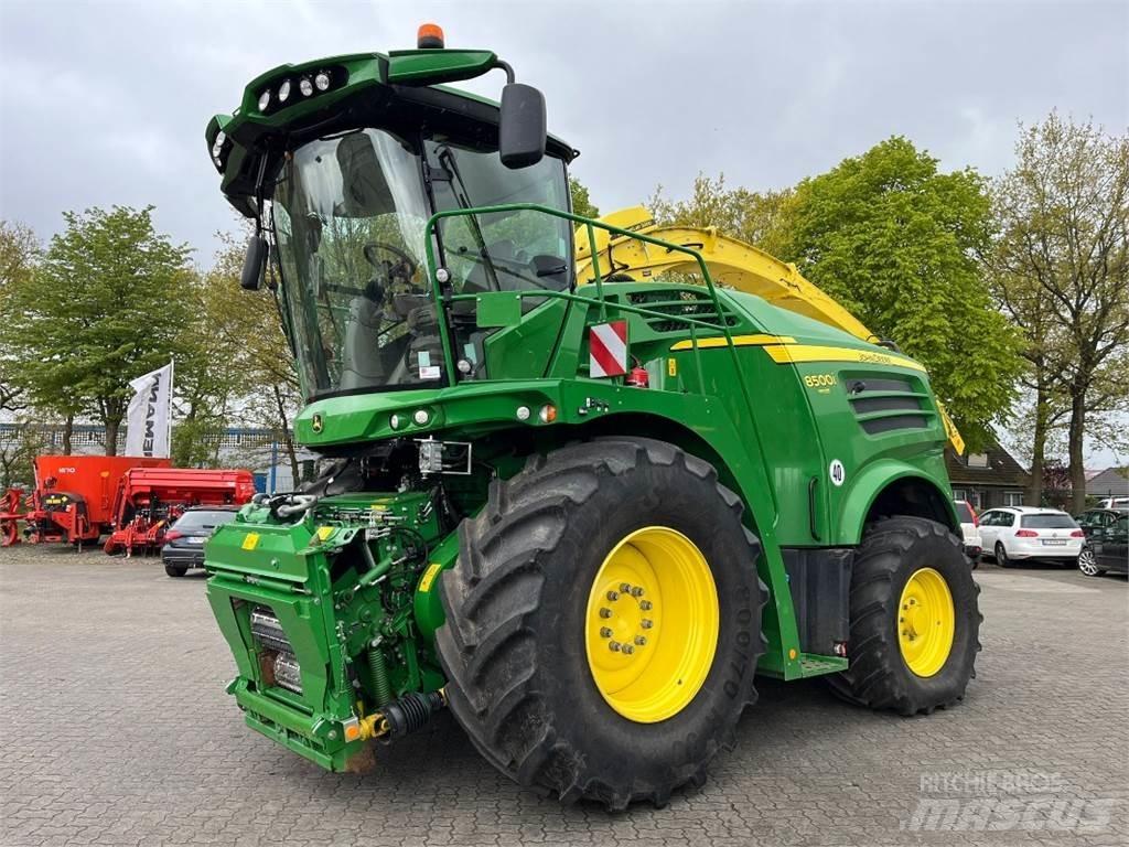 John Deere 8500 حصادات الأعلاف